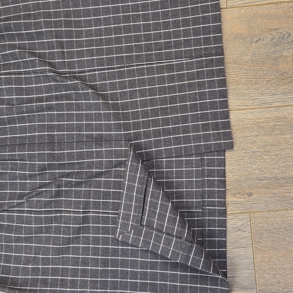 Banana Republic grey & white grid check short length skirt, size 6 - Picture 6 of 8